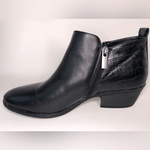 Eva & Zoe Faux Leather Zip Closure Almond Toe Ankle Bootie Size 9 - Picture 5 of 12